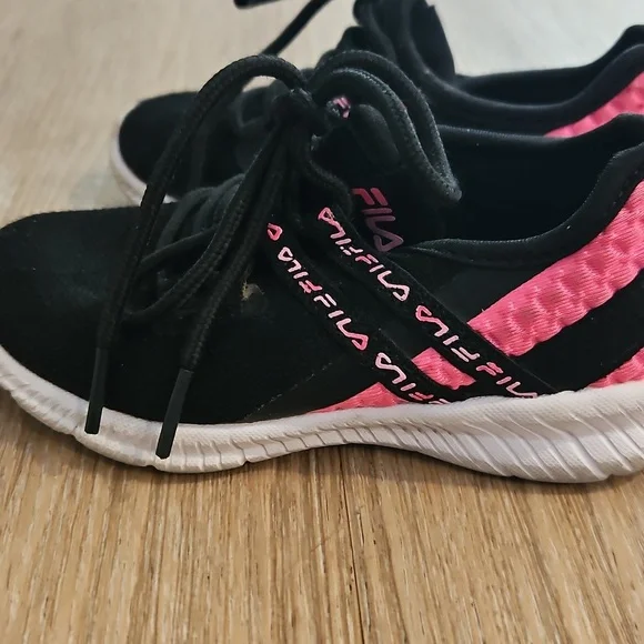 Fila Shoes Size 9 Black And Pink Good Condition - Picture 5 of 5